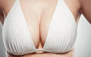 上海乳房美容醫(yī)生推薦，一線醫(yī)師李健、殷初陽(yáng)及文愛(ài)克備受矚目！
