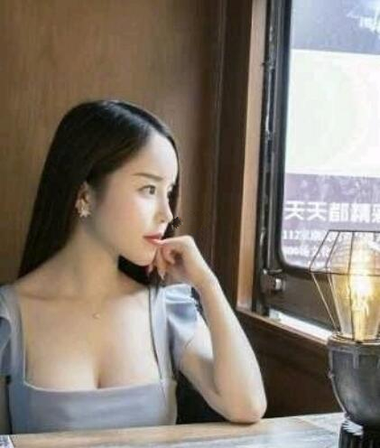 青島集美蜜桃假體隆胸案例，睡一覺醒來秒變C罩杯