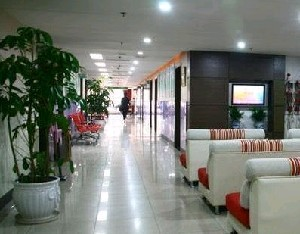 北京星美醫(yī)療美容門診部做假體豐胸使用的什么材料？假體豐胸的優(yōu)點是什么？