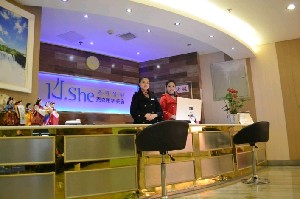 成都恩喜醫(yī)學(xué)整形美容醫(yī)院做假體隆鼻多少錢？假體隆鼻術(shù)后需要注意什么？