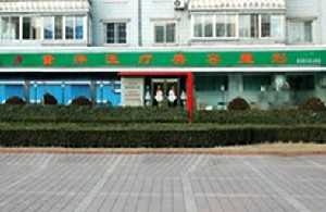 大連董萍整形假體隆鼻效果能持續(xù)多久？術(shù)后注意事項有哪些？