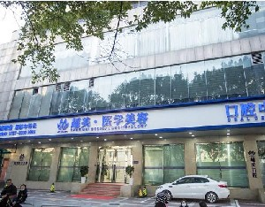 佛山超美整形假體隆鼻效果自然嗎？價格多少？