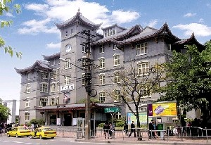 重慶中山醫(yī)院面部填充維持時間？價格貴嗎？